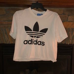 Cropped adidas tee